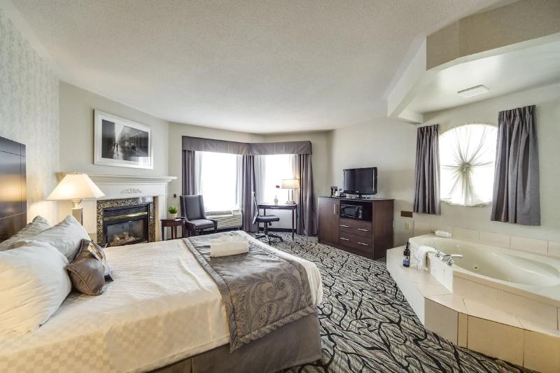 سوئیت با وان آب گرم, Monte Carlo Inn Oakville Suites