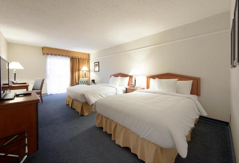 اتاق استاندارد, Toronto Don Valley Hotel And Suites