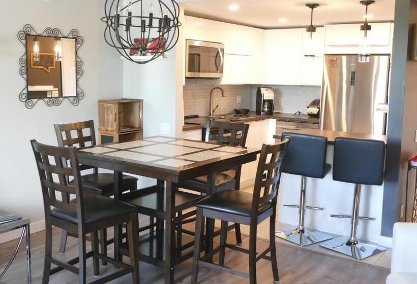 آپارتمان 1 خوابه با بالکن, Hebergement Montsteanne Condos