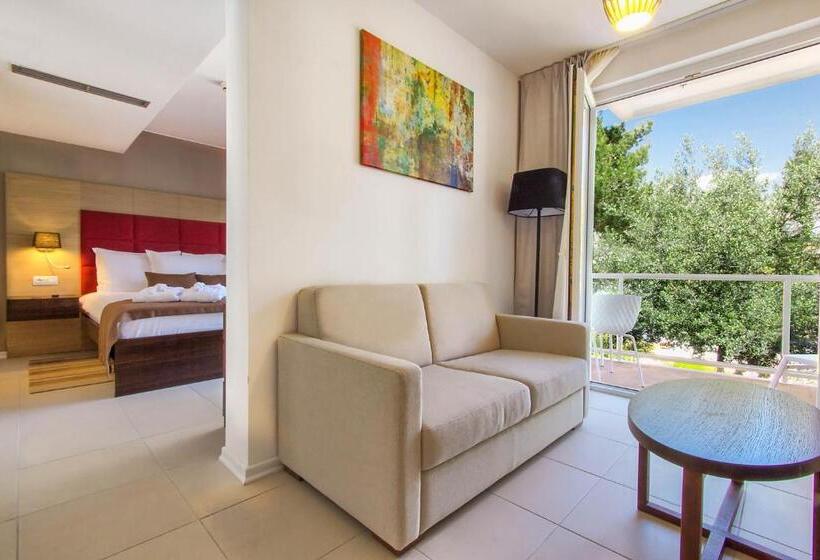 سوییت جونیور با چشم‌انداز جانبی دریا, Tui Blue Kalamota Island   All Inclusive
