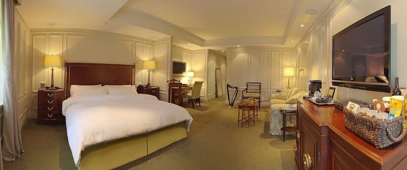 Junior Suite, Windsor Arms