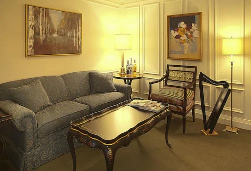 Suite, Windsor Arms