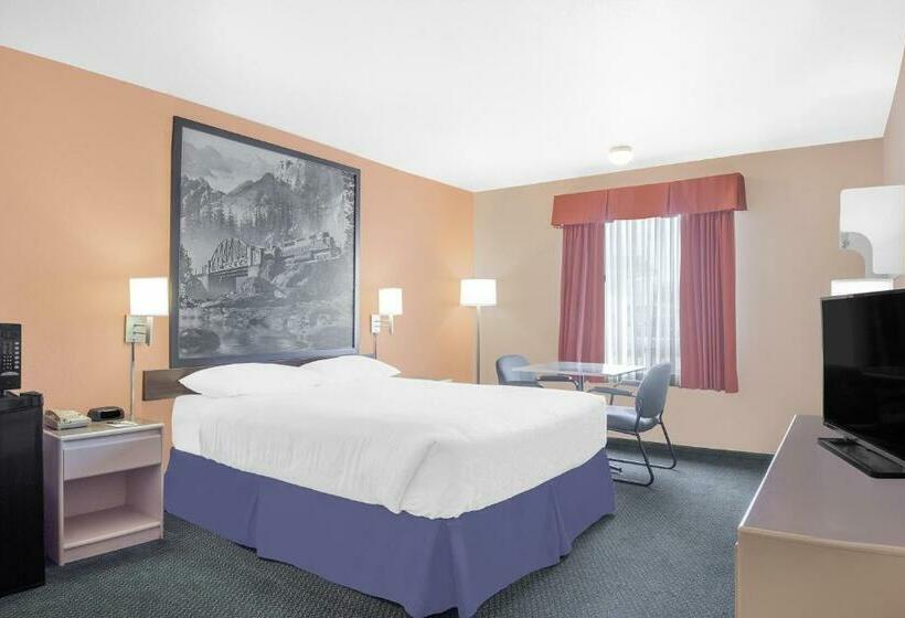 Standard Room Adapted for people with reduced mobility, Super 8 By Wyndham Cranbrook