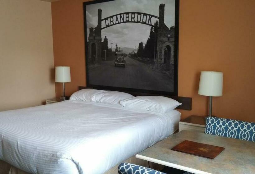 Standard Room King Size Bed, Super 8 By Wyndham Cranbrook