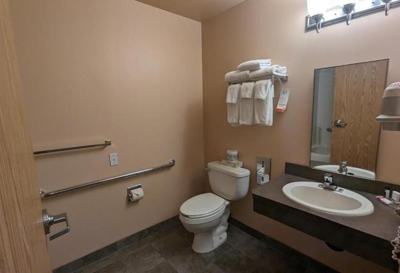 Standard Room Adapted for people with reduced mobility, Super 8 By Wyndham Cranbrook