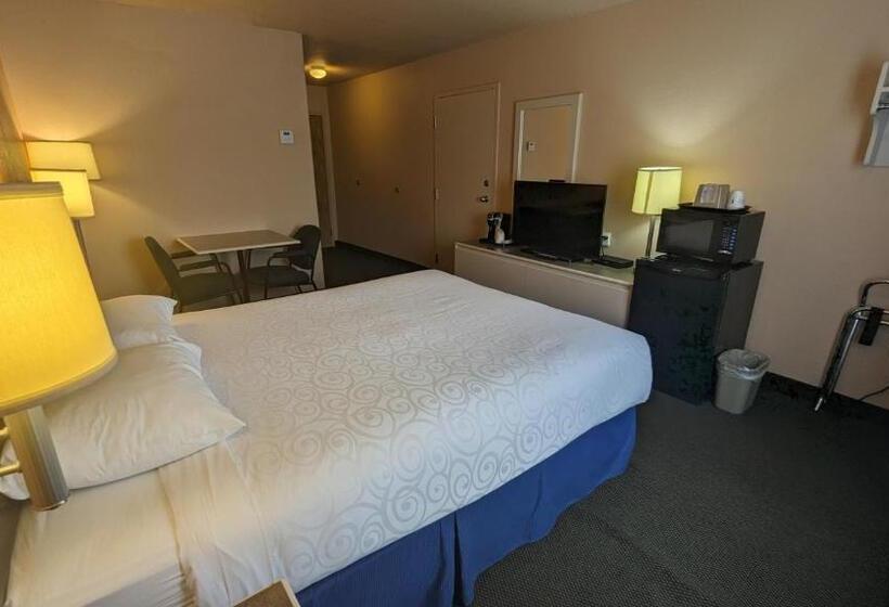 Standard Room Adapted for people with reduced mobility, Super 8 By Wyndham Cranbrook