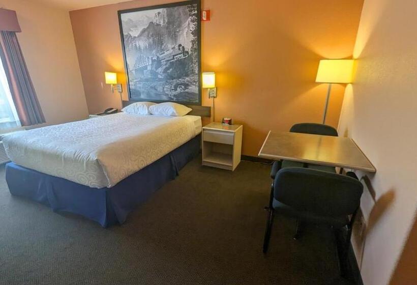 Standard Room Adapted for people with reduced mobility, Super 8 By Wyndham Cranbrook