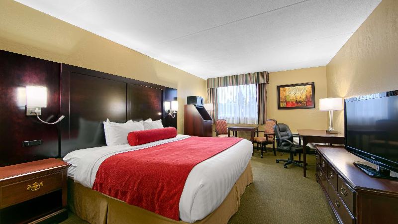 Deluxe Suite King Bed, Super 8 By Wyndham Drayton Valley