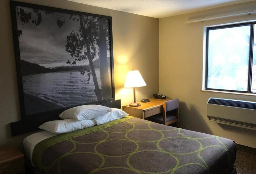 Chambre Standard Adaptée aux Personnes à Mobilité Réduite, Super 8 By Wyndham Salmon Arm