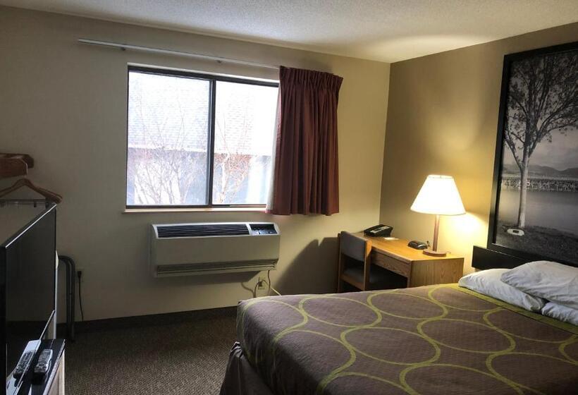 Chambre Standard Adaptée aux Personnes à Mobilité Réduite, Super 8 By Wyndham Salmon Arm