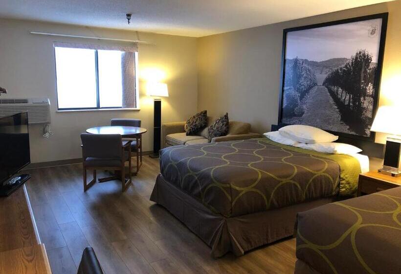 Studio Standard, Super 8 By Wyndham Salmon Arm