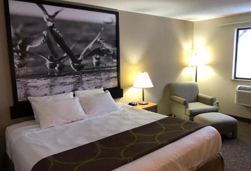 Chambre Standard Lit King Size, Super 8 By Wyndham Salmon Arm