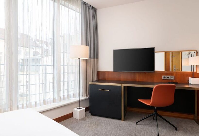 اتاق استاندارد با چشم‌انداز باغ, K+k Hotel Fenix