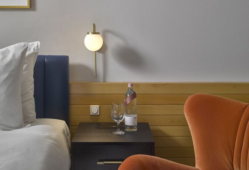 اتاق استاندارد با چشم‌انداز باغ, K+k Hotel Fenix