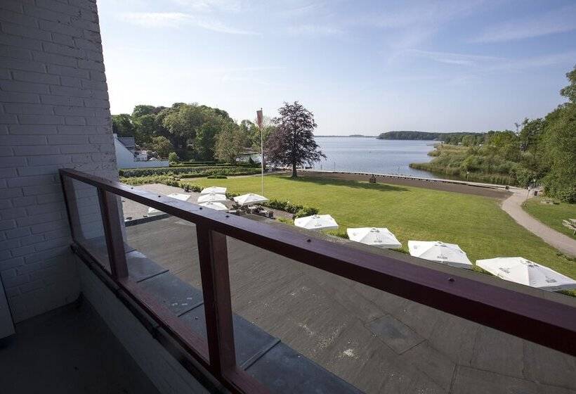 Superior room with lake view, Milling  Søpark