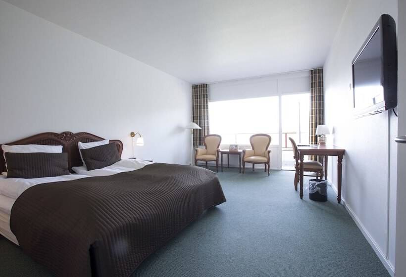 Superior room with lake view, Milling Hotel Søpark