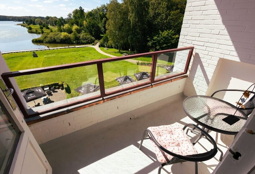 Superior room with lake view, Milling  Søpark