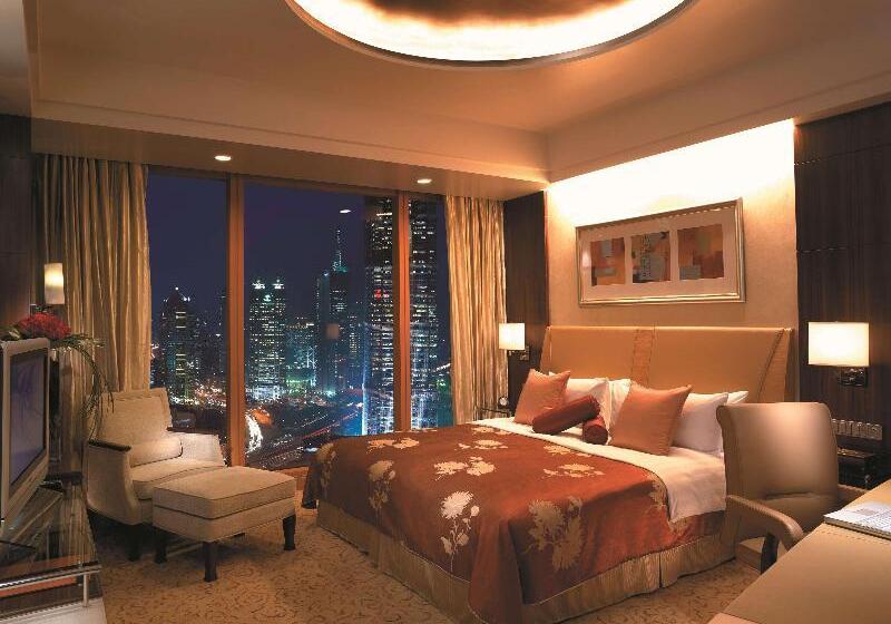 اتاق اجرایی با تخت بزرگ, Pudong Shangrila, Shanghai
