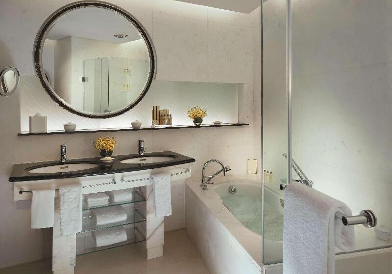 اتاق اجرایی با تخت بزرگ, Pudong Shangrila, Shanghai