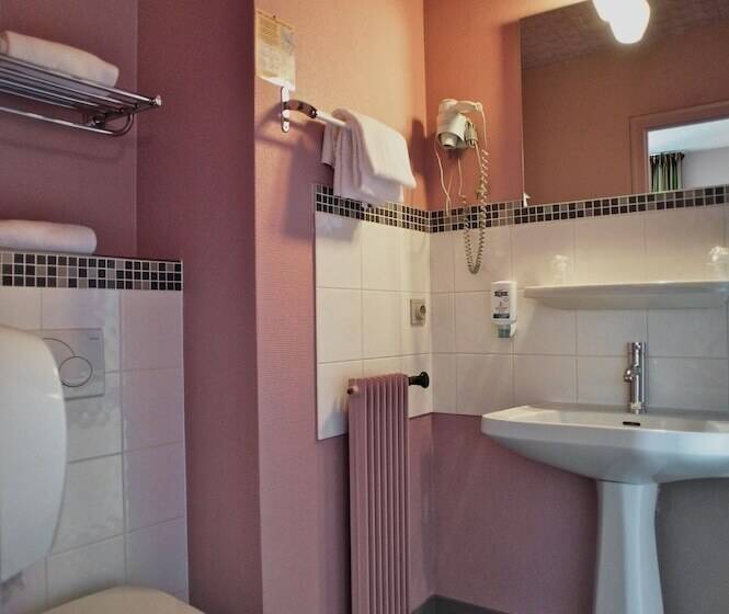 اتاق استاندارد, Brit Hotel Le Surcouf