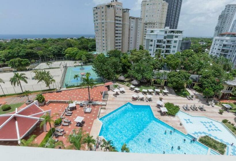 اتاق لوکس با چشم‌انداز استخر, Dominican Fiesta