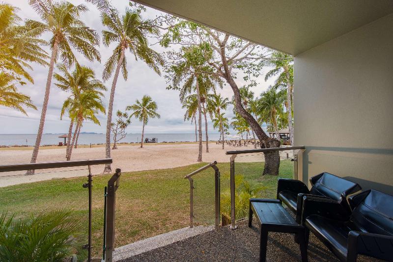 اتاق استاندارد با تخت دو نفره بزرگ, Doubletree Resort By Hilton  Fiji  Sonaisali Island