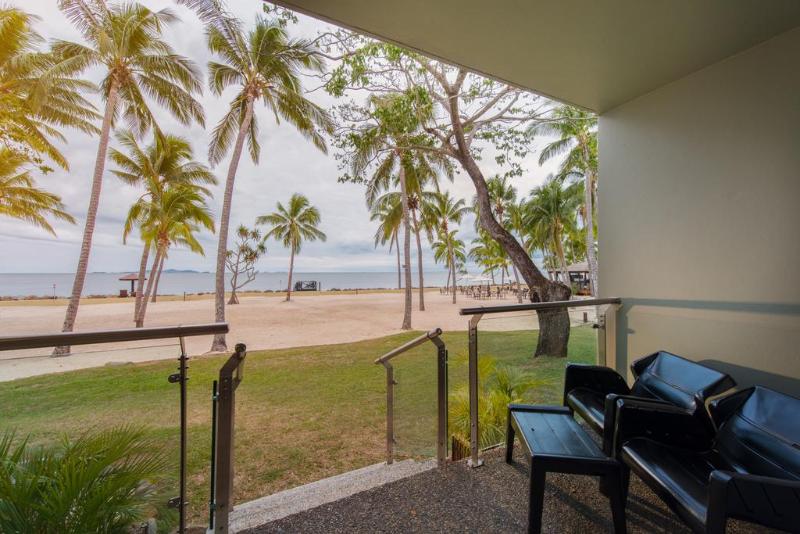 اتاق استاندارد با چشم‌انداز دریا, Doubletree Resort By Hilton Hotel Fiji   Sonaisali Island