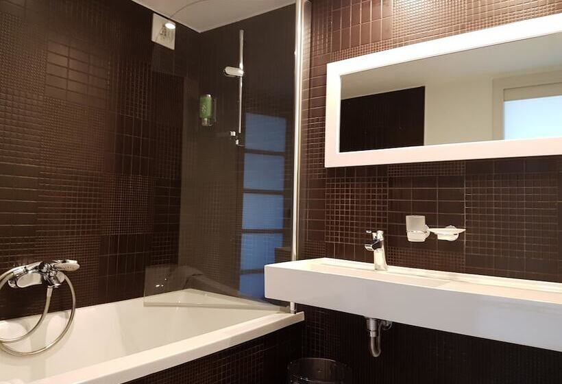 اتاق سوپریور با چشم‌انداز دریا و بالکن, Best Western Hotel Alcyon