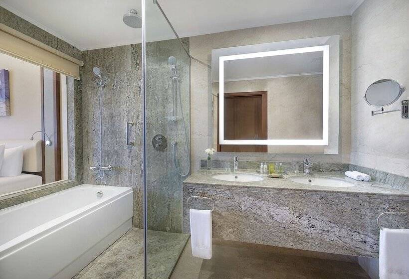 اتاق لوکس با چشم‌انداز, Hilton Hurghada Plaza