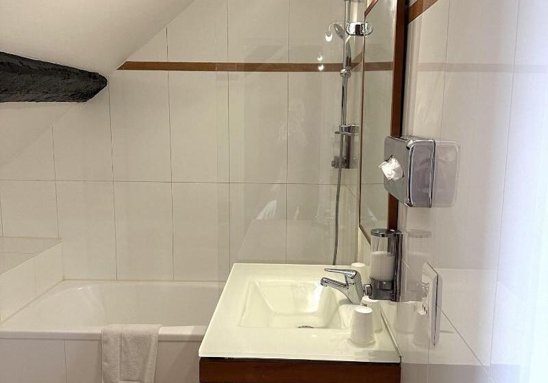 اتاق استاندارد چهار تخته, Churchill Hotel Bayeux Centre