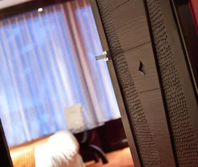 اتاق لوکس, Hôtel Les Sherpas