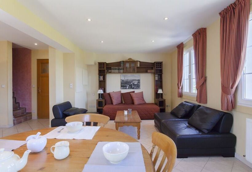 آپارتمان 3 خوابه, Normandy Country Club