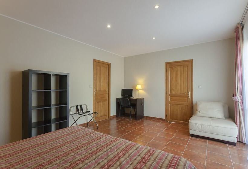 آپارتمان 3 خوابه, Normandy Country Club