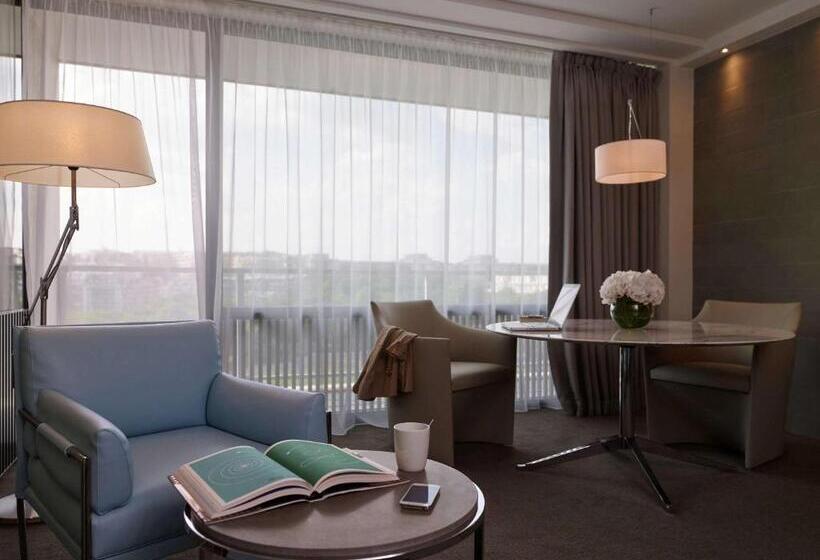 Suite with Views, Pullman Paris Tour Eiffel