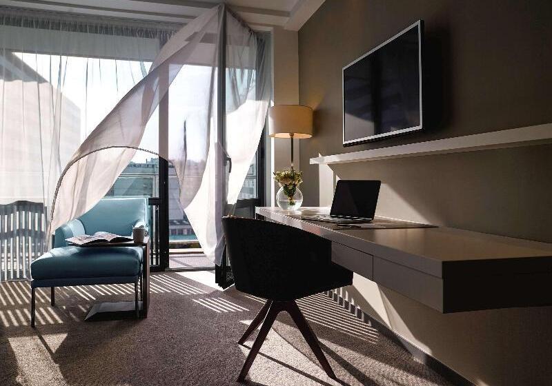 اتاق لوکس با چشم‌انداز, Pullman Paris Tour Eiffel