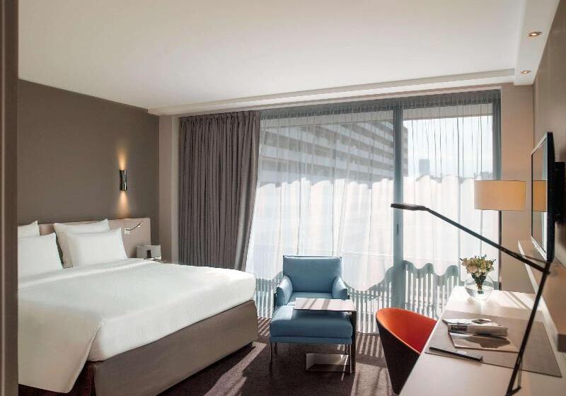 اتاق لوکس با چشم‌انداز, Pullman Paris Tour Eiffel