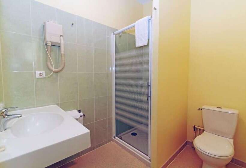 اتاق استاندارد چهار تخته, Hôtel Du Vigan