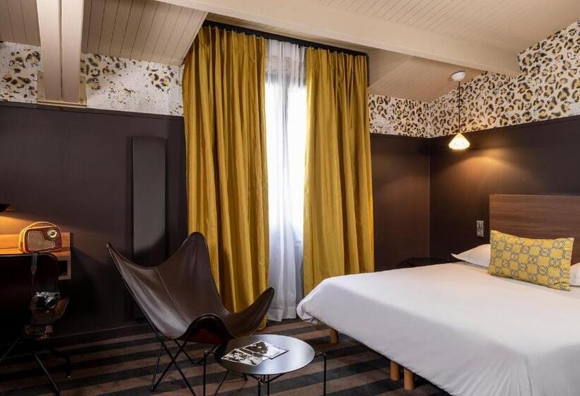 Superior Room, L'hôtel