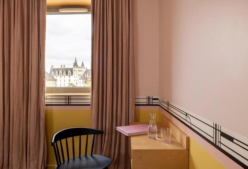 اتاق سوپریور, L'hôtel