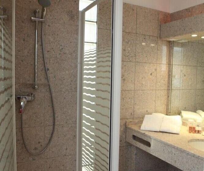 اتاق پریمیوم یک تخته, Hôtel Les Trois Roses, Meylan Grenoble The Originals Boutique