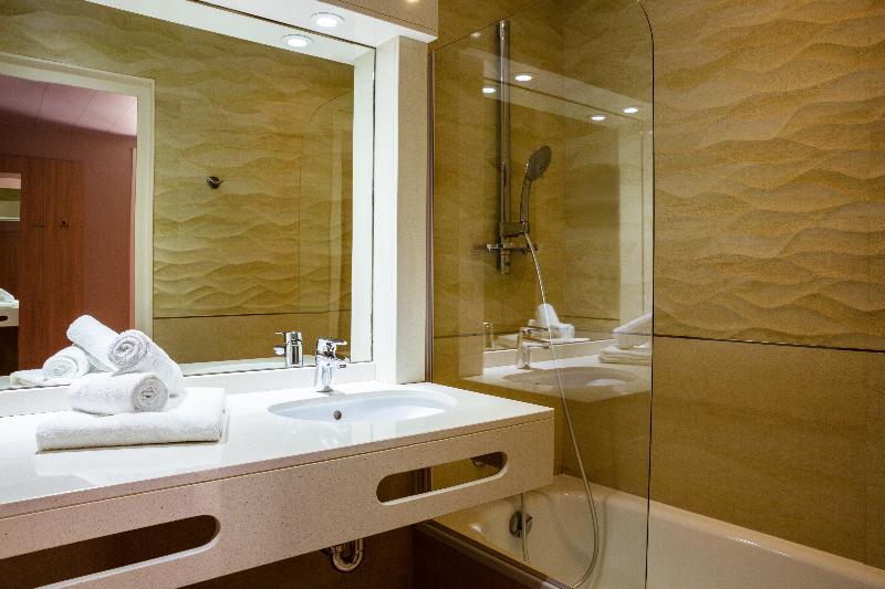 اتاق لوکس, Hôtel Les Trois Roses, Meylan Grenoble The Originals Boutique