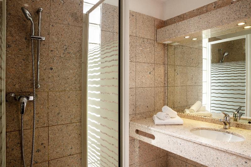 اتاق لوکس, Hôtel Les Trois Roses, Meylan Grenoble The Originals Boutique