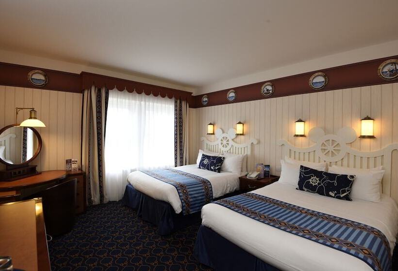Superior room with lake view, Disney Newport Bay Club