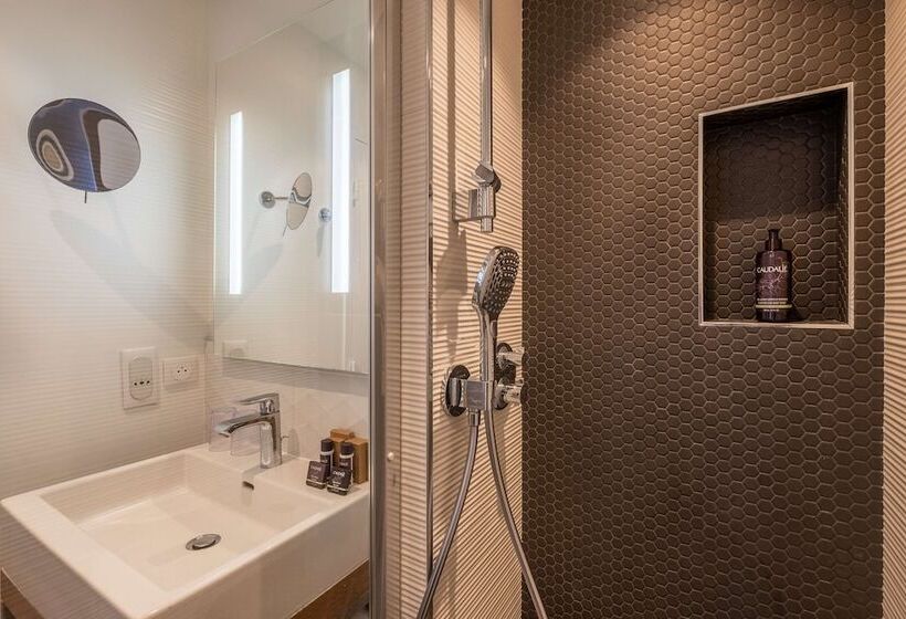 سوییت جونیور, Hôtel Littéraire Le Swann, BW Premier Collection
