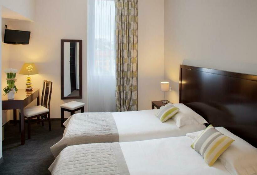 Quarto Estandar, Relais Acropolis