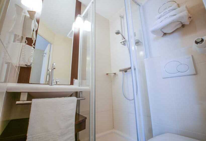 اتاق خانوادگی, Inn Design Poitiers Sud