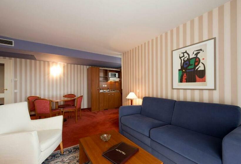 Executive Suite, Le Jeansebastien Bach