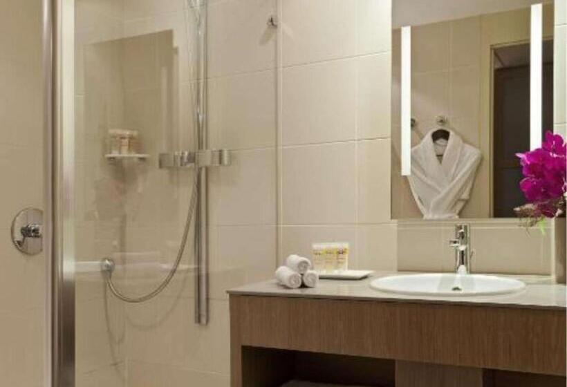 اتاق لوکس با چشم‌انداز دریاچه, Pullman Bordeaux Lac