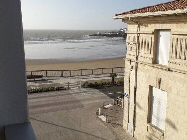 اتاق اساندارد با چشم‌انداز جانبی به دریا, Hôtel The Originals Miramar, Royan Pontaillac