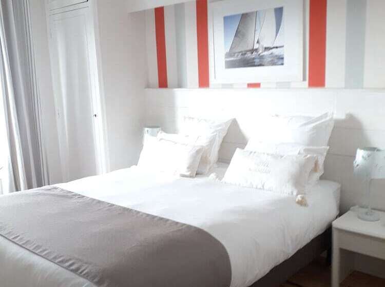 اتاق استاندارد با چشم‌انداز دریا, Hôtel The Originals Miramar, Royan Pontaillac